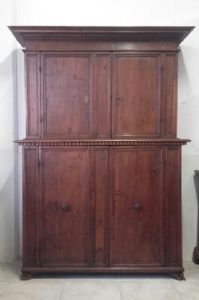 Modenesische Anrichte